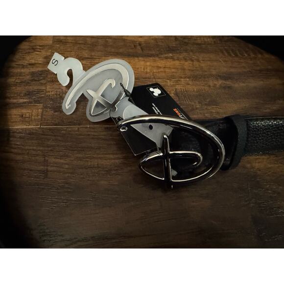 New Walt Disney D Logo Belt Women’s Small Black Pebbled Silver Buckle NWT - Picture 2 of 6